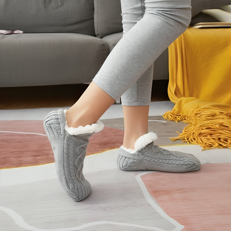 1 + 2 GRATIS HEUTE | FluffStep™ | Hält die Füße auf kalten Oberflächen in Innenräumen warm!