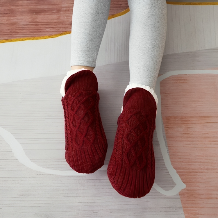 1 + 2 GRATIS HEUTE | FluffStep™ | Hält die Füße auf kalten Oberflächen in Innenräumen warm!